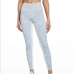 Aurum Cheetah-Print Active Leggings